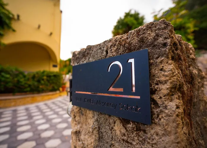 Jewel With Private Pool And Sea View Villa *