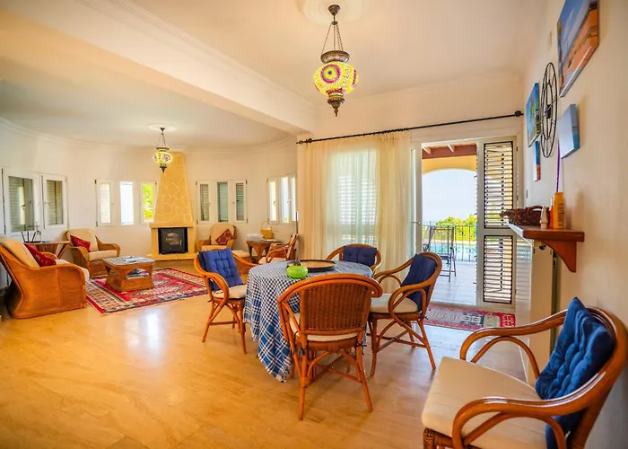 Jewel With Private Pool And Sea View Villa *